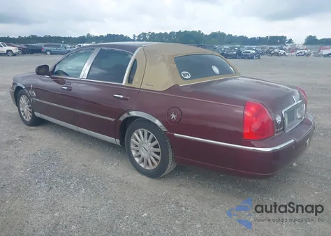 2003 Lincoln Town Car Executive from USA, damaged, VIN 1LNHM81W83Y621934